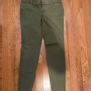 Old Navy Army Green Pixie Pants. Size 6